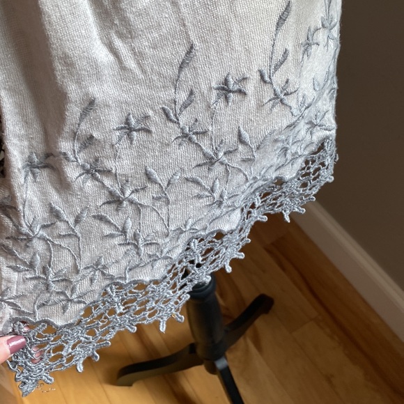 Gorgeous lace flower cardigan! - Picture 3 of 8
